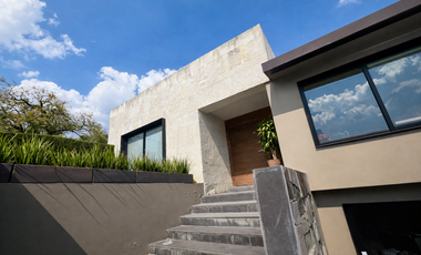 Casa Premiun de Revista, Gran Jardín, Terraza con Chimenea.