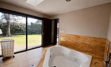 Casa Premiun de Revista, Gran Jardín, Terraza con Chimenea.