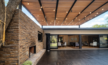 Casa Premiun de Revista, Gran Jardín, Terraza con Chimenea.