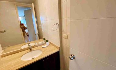 Se vende departamento full amoblado Edificio a pasos de Av Alemania.