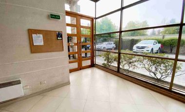 Se vende departamento full amoblado Edificio a pasos de Av Alemania.