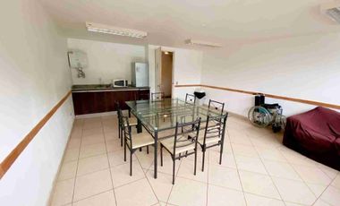 Se vende departamento full amoblado Edificio a pasos de Av Alemania.