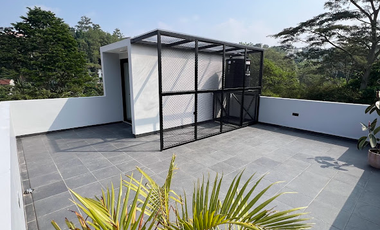 Dago Valley Rumah Kontemporer dengan Rooftop di Lingkungan Hijau di Pusat Kota Bandung