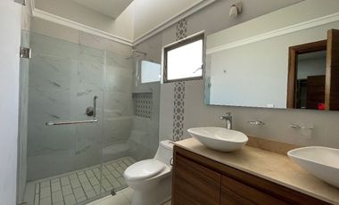 CASA EN RENTA EN SOLARES RESIDENCIAL