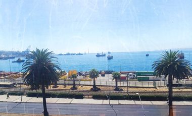 Oficina en plan de Valparaiso con vista a la bahia