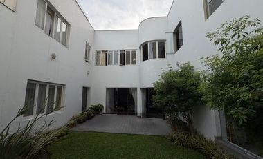 CASA EN VENTA EN MIRAFLORES COMO TERRENO