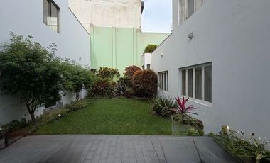 CASA EN VENTA EN MIRAFLORES COMO TERRENO