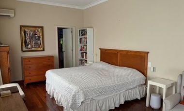 CASA EN VENTA EN MIRAFLORES COMO TERRENO