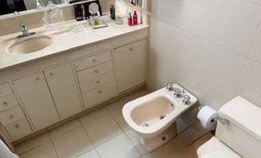 CASA EN VENTA EN MIRAFLORES COMO TERRENO