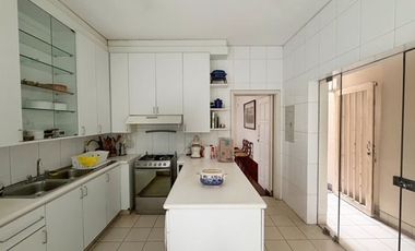 CASA EN VENTA EN MIRAFLORES COMO TERRENO