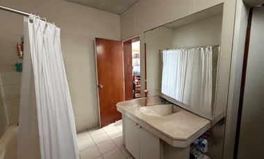 CASA EN VENTA EN MIRAFLORES COMO TERRENO