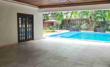 For Rent: 5 Bedrooms with pool in Unrdaneta Village