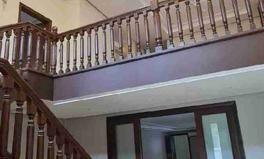 For Rent: 5 Bedrooms with pool in Unrdaneta Village