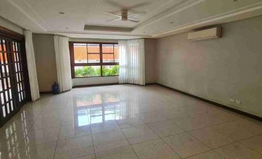 For Rent: 5 Bedrooms with pool in Unrdaneta Village