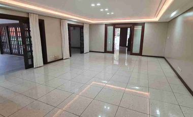 For Rent: 5 Bedrooms with pool in Unrdaneta Village