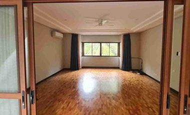 For Rent: 5 Bedrooms with pool in Unrdaneta Village