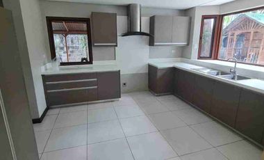 For Rent: 5 Bedrooms with pool in Unrdaneta Village