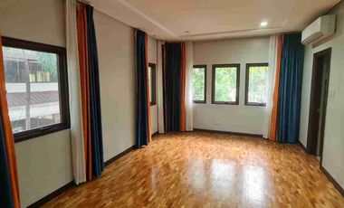 For Rent: 5 Bedrooms with pool in Unrdaneta Village