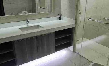 For Rent: 5 Bedrooms with pool in Unrdaneta Village