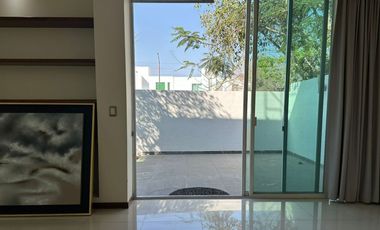 CASA EN VENTA SOLARES, ZONA REAL