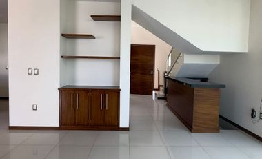 CASA EN VENTA SOLARES, ZONA REAL
