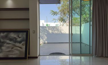 CASA EN VENTA SOLARES, ZONA REAL