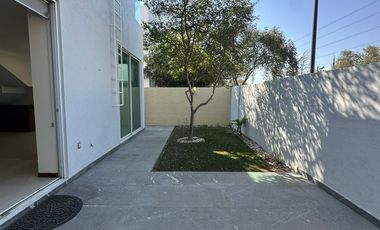 CASA EN VENTA SOLARES, ZONA REAL