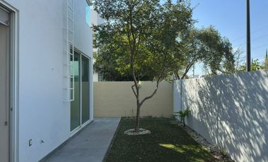 CASA EN VENTA SOLARES, ZONA REAL