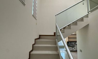 CASA EN VENTA SOLARES, ZONA REAL