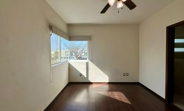 CASA EN VENTA SOLARES, ZONA REAL
