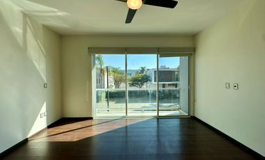 CASA EN VENTA SOLARES, ZONA REAL