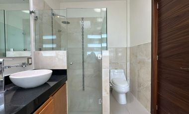 CASA EN VENTA SOLARES, ZONA REAL