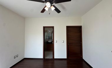 CASA EN VENTA SOLARES, ZONA REAL