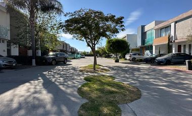 CASA EN VENTA SOLARES, ZONA REAL