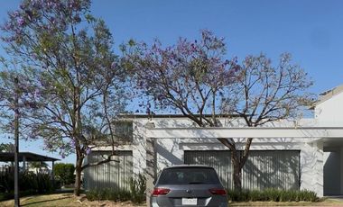 CASA EN VENTA SOLARES, ZONA REAL