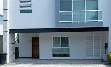 CASA EN VENTA SOLARES, ZONA REAL
