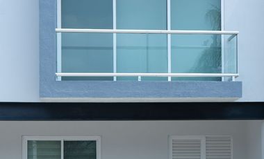 CASA EN VENTA SOLARES, ZONA REAL
