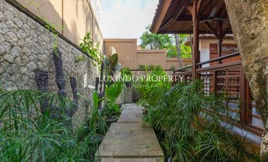 LEGIAN - TROPICAL OASIS 2 BEDROOM VILLA WITH BEACH PROXIMITY