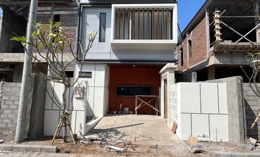 A VILLA-STYLED HOUSE IN SANUR IS SUITABLE FOR INVESTMENT