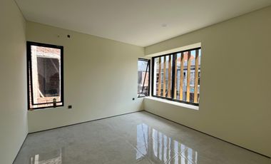 A VILLA-STYLED HOUSE IN SANUR IS SUITABLE FOR INVESTMENT