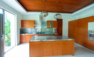 For Rent: Luxury 4-Bedroom Home with Pool in North Town Homes