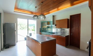 For Rent: Luxury 4-Bedroom Home with Pool in North Town Homes