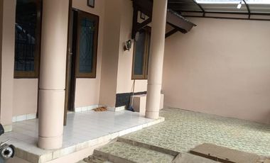 Rumah Sewa Taman Royal Tangerang 4KT 1,5 Lantai Baru Renovasi Strategis