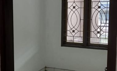 Rumah Sewa Taman Royal Tangerang 4KT 1,5 Lantai Baru Renovasi Strategis