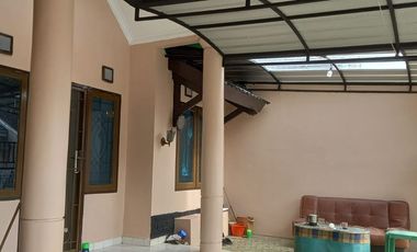 Rumah Sewa Taman Royal Tangerang 4KT 1,5 Lantai Baru Renovasi Strategis