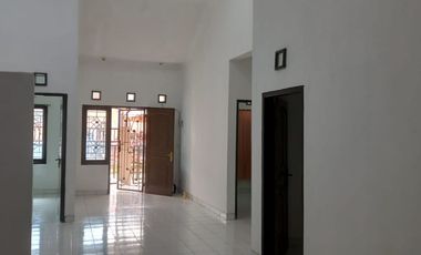 Rumah Sewa Taman Royal Tangerang 4KT 1,5 Lantai Baru Renovasi Strategis