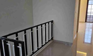 RUMAH BARU 3 LANTAI SIAP HUNI TAMAN RATU