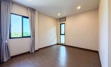 For sale: 2-storey detached house at The City Pattanakarn, a quality project by AP Thailand. Land size 66.5 sq.wah, usable area 262 sq.m.