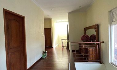 RUMAH DIJUAL JOGJA FURNISHED SHM DEKAT KAMPUS UPN DAN STIE YKPN DI SETURAN SLEMAN YOGYAKARTA