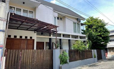 RUMAH DIJUAL JOGJA FURNISHED SHM DEKAT KAMPUS UPN DAN STIE YKPN DI SETURAN SLEMAN YOGYAKARTA